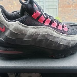 EUC Black and Pink Air Max 7Y